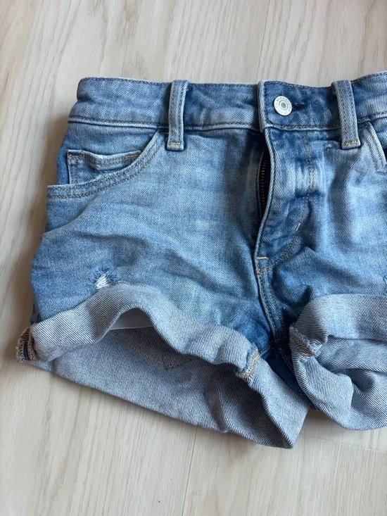 Arizona Jean Company Light Blue Distressed Denim Shorts - Picture 2 of 5